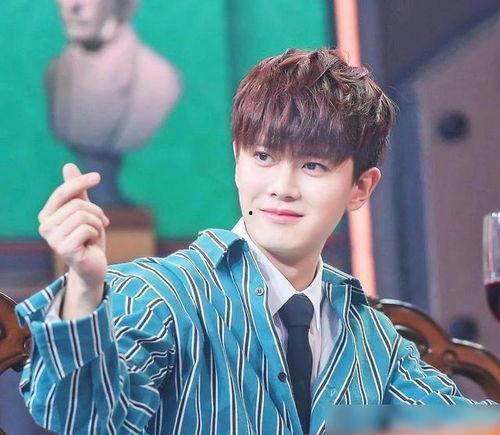 任嘉伦吃瓜娱乐